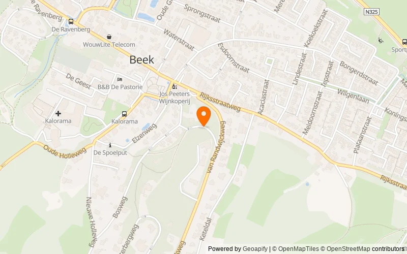 Bouwkavel aan de Oude Bosweg in Beek met hoogteverschillen en uitzicht over het landschap