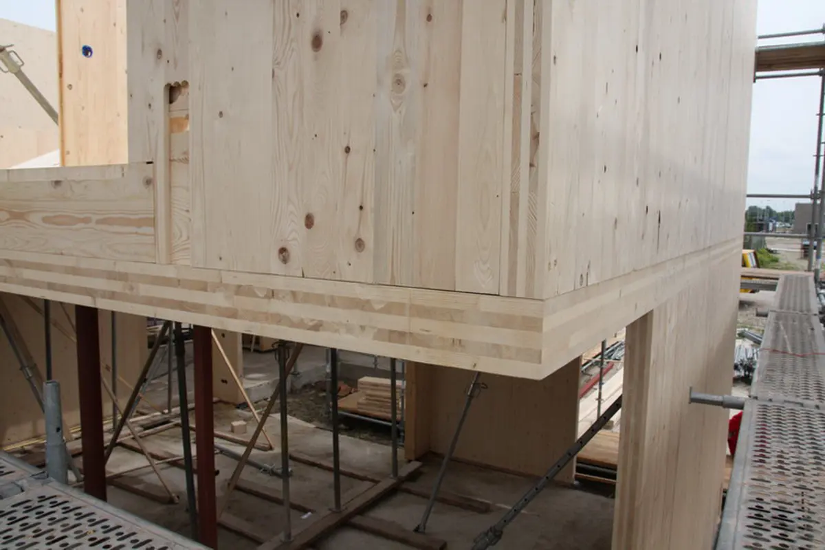 CLT constructie toegepast in duurzame houten villa in Almere Duin