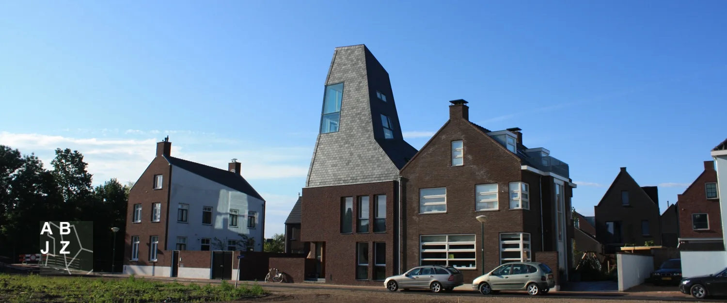 Torenwoning op markante T-splitsing in Cronenburgh met zichtlijnen vanuit meerdere richtingen