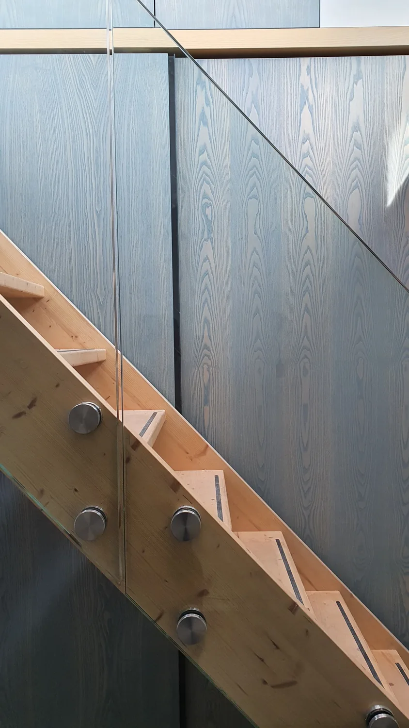 Souterrain met daglichttoetreding dankzij niveauverschil in het maaiveld