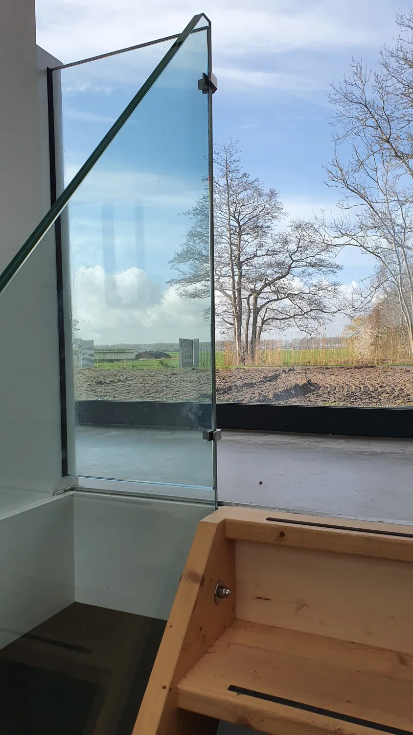 Verschuifbare panelen zorgen voor zonregulering en privacy rondom de woonruimte