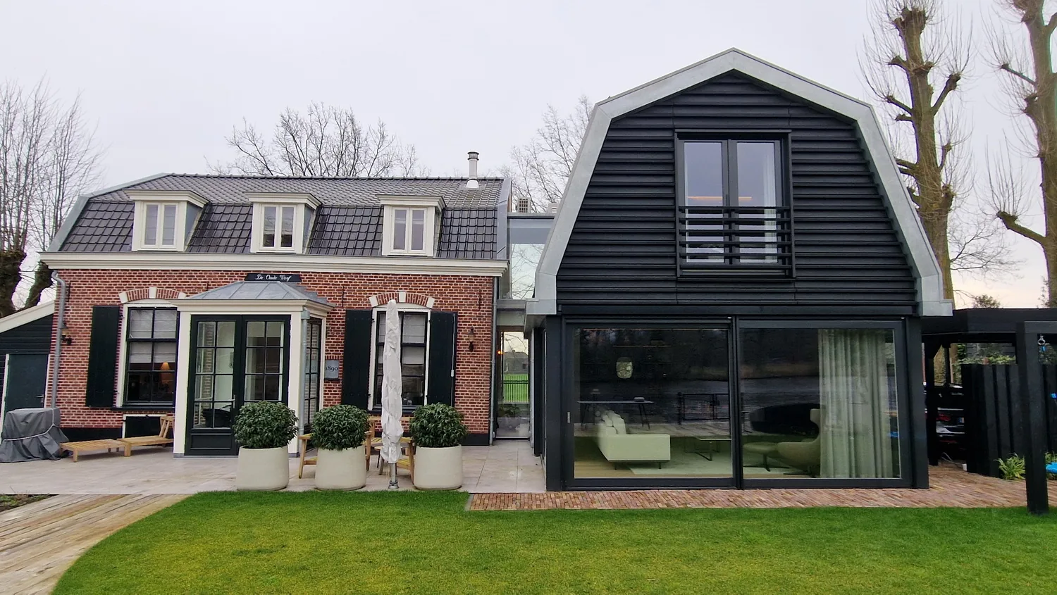 Bijgebouw woning aan de Vecht