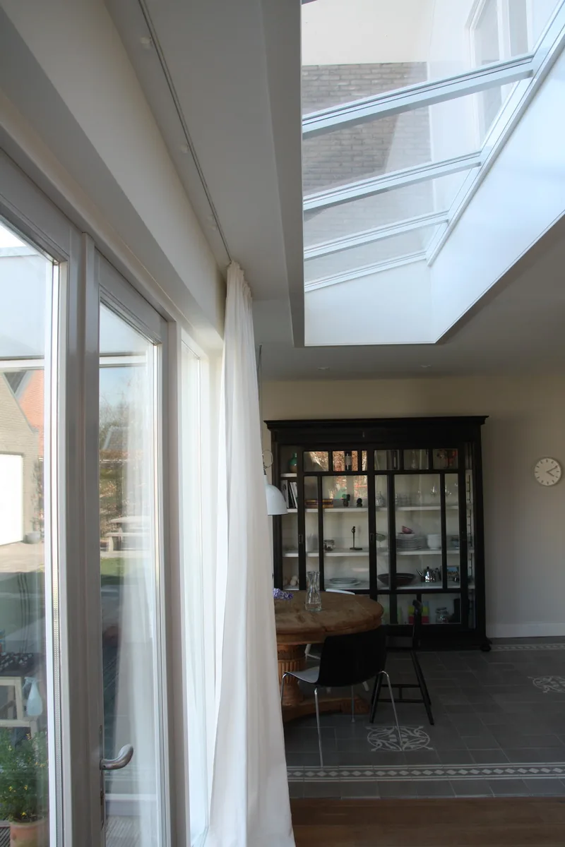 Doorgang tussen bestaande woning en nieuwe entreezone met verbeterde routing