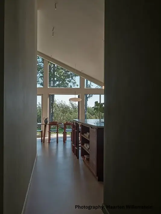 Interieur van de verbouwde woning in Nieuwersluis met maatwerk eetkeuken