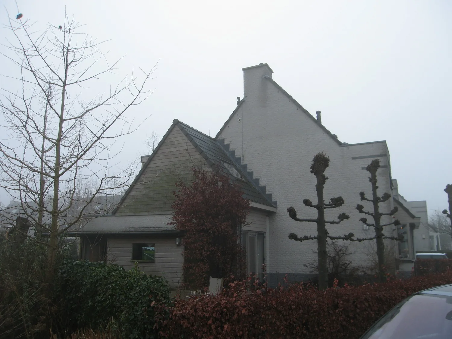 Kleine uitbouw met zinken gevel