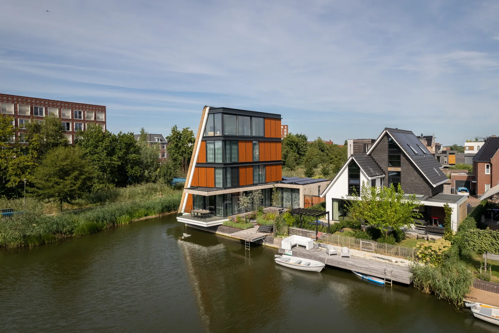 Special villa Waterrijk Woerden - prominent aan het water