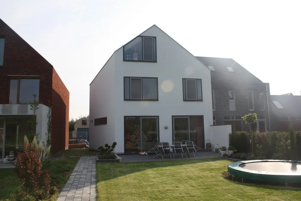 Verdraaide zijgevel creéert openheid richting de noordgerichte tuin