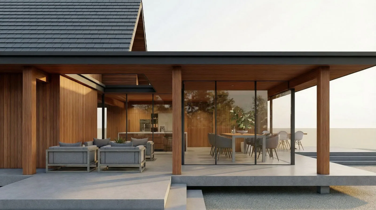 Houten gevel en glaspui verbinden keuken en eethoek met het omliggende terras.