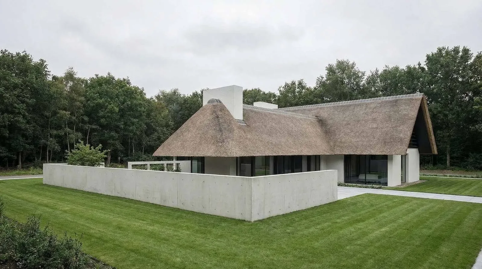 Luxe villa met rieten kap - modern volume, zorgvuldig georiénteerd op privacy