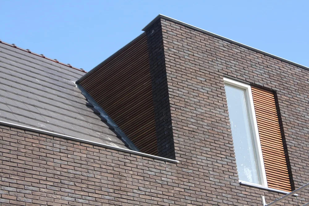 Woning met formele hagentuin als afsluiting van het Jan de Bijerhof