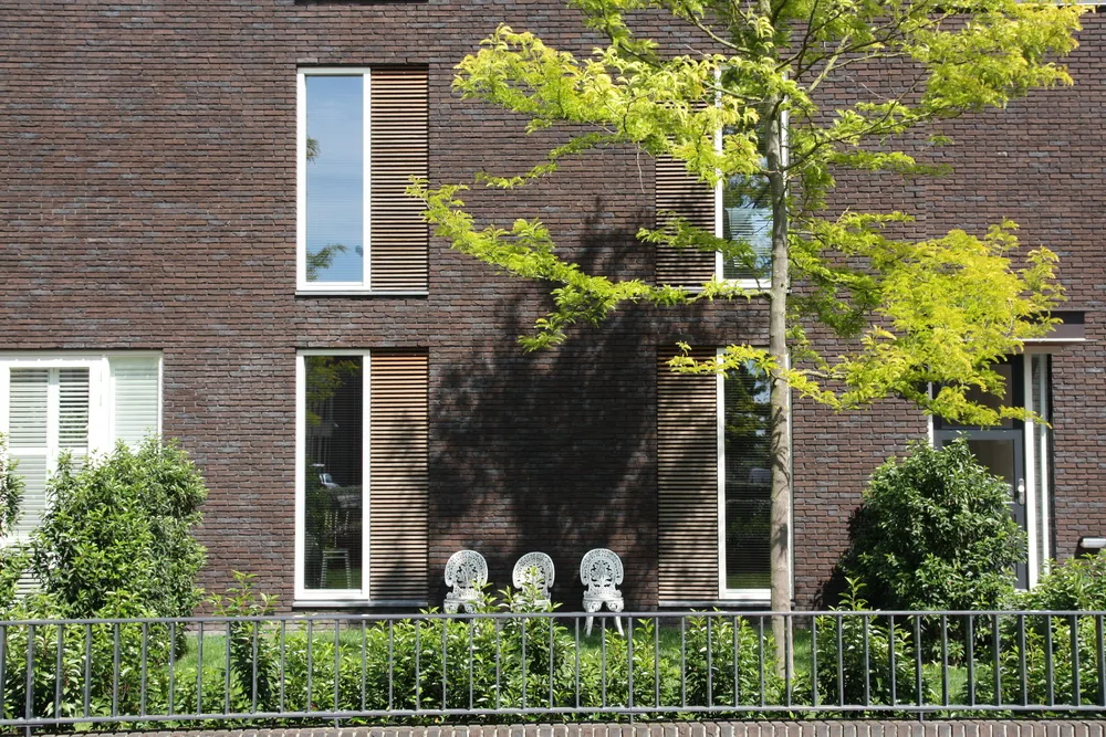 Verdraaide voorgevel afgestemd op de richting van het Jan de Bijerhof