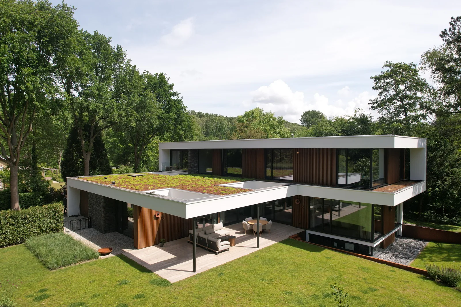 Villa transformatie in Lelystad met panoramisch uitzicht op groen